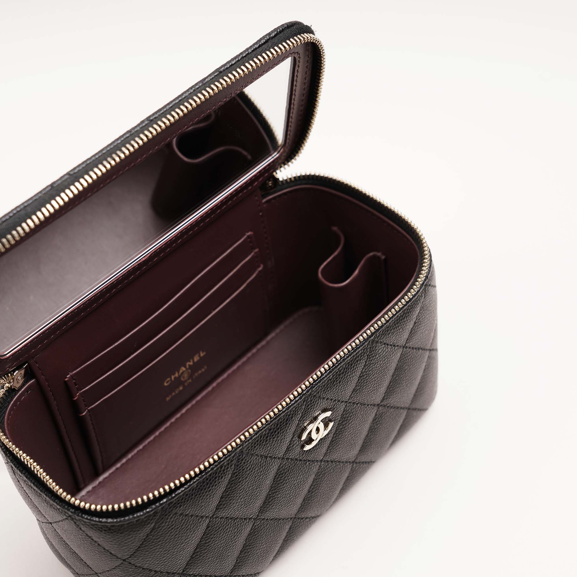 Small Vanity on Chain - CHANEL - Affordable Luxury image