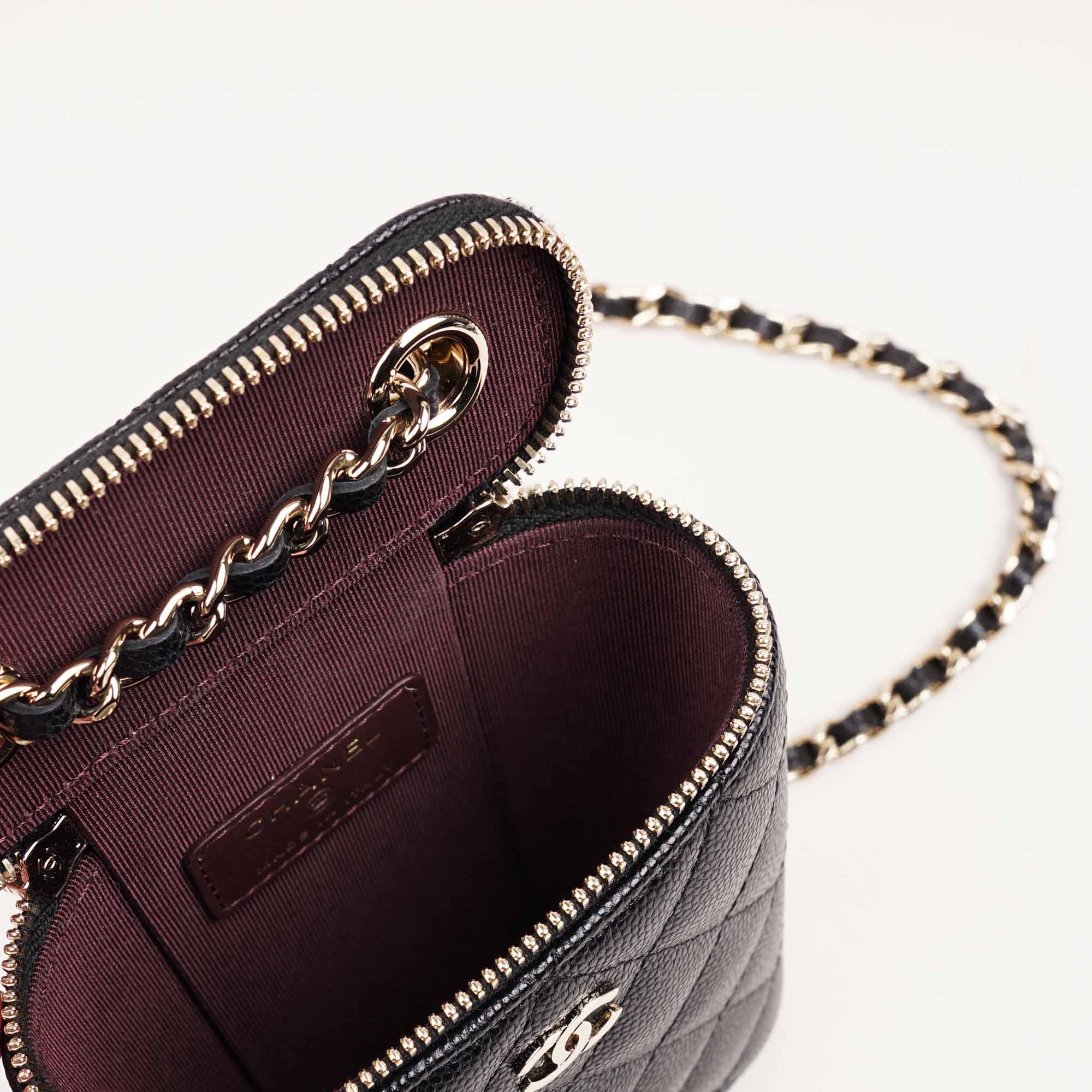 Small Vanity on Chain - CHANEL - Affordable Luxury image