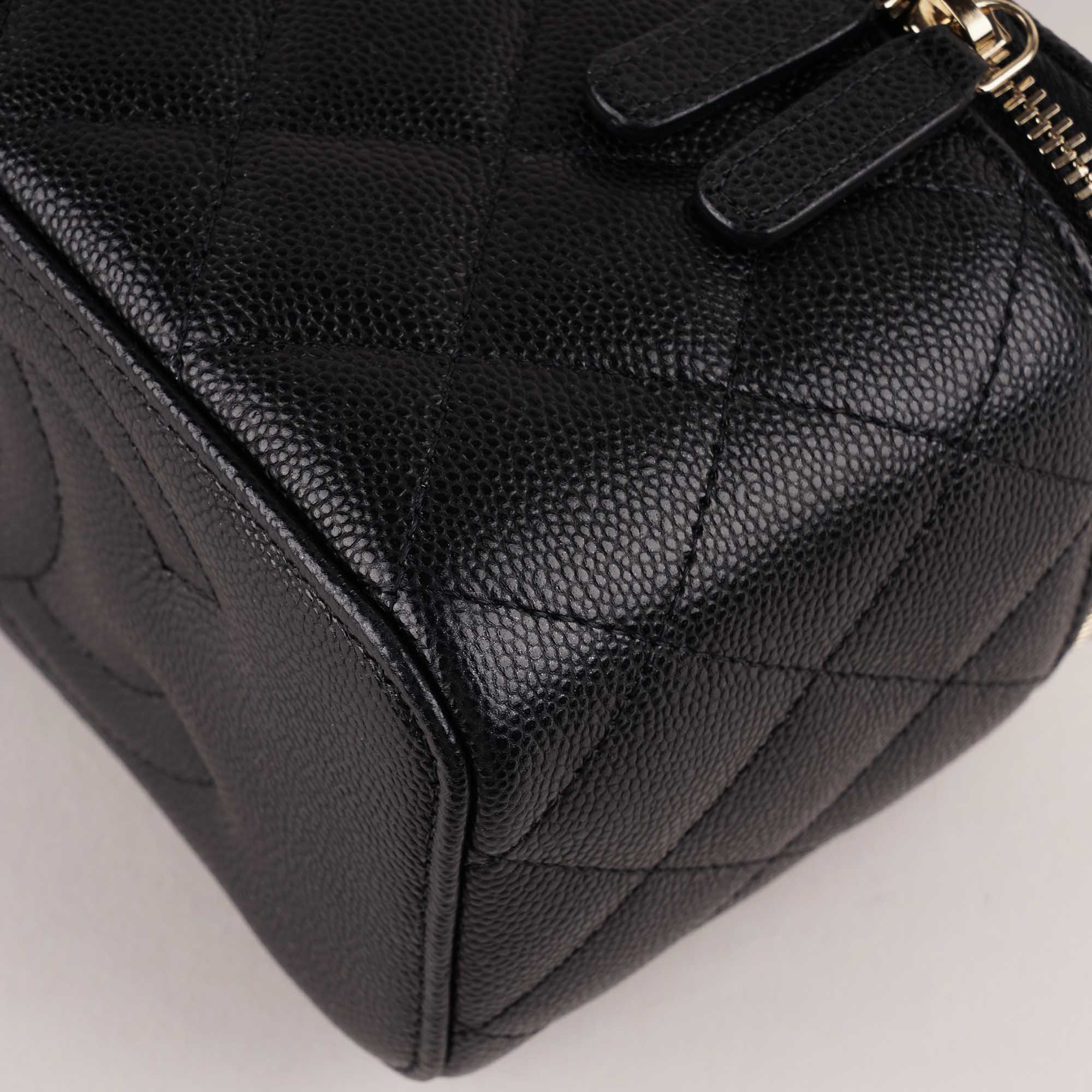 Small Vanity on Chain - CHANEL - Affordable Luxury image
