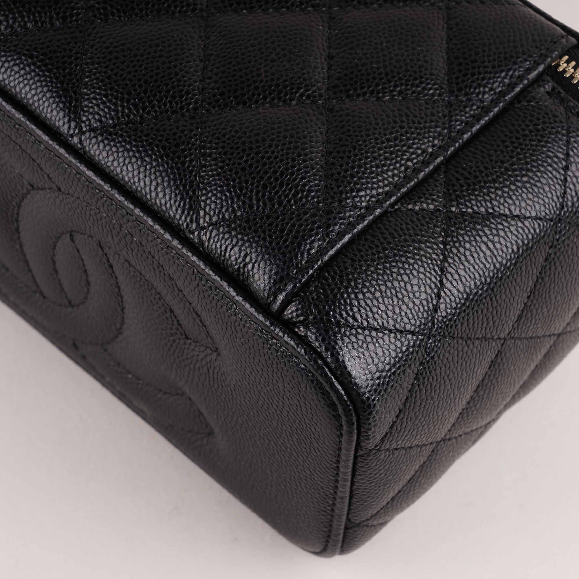 Small Vanity on Chain - CHANEL - Affordable Luxury image