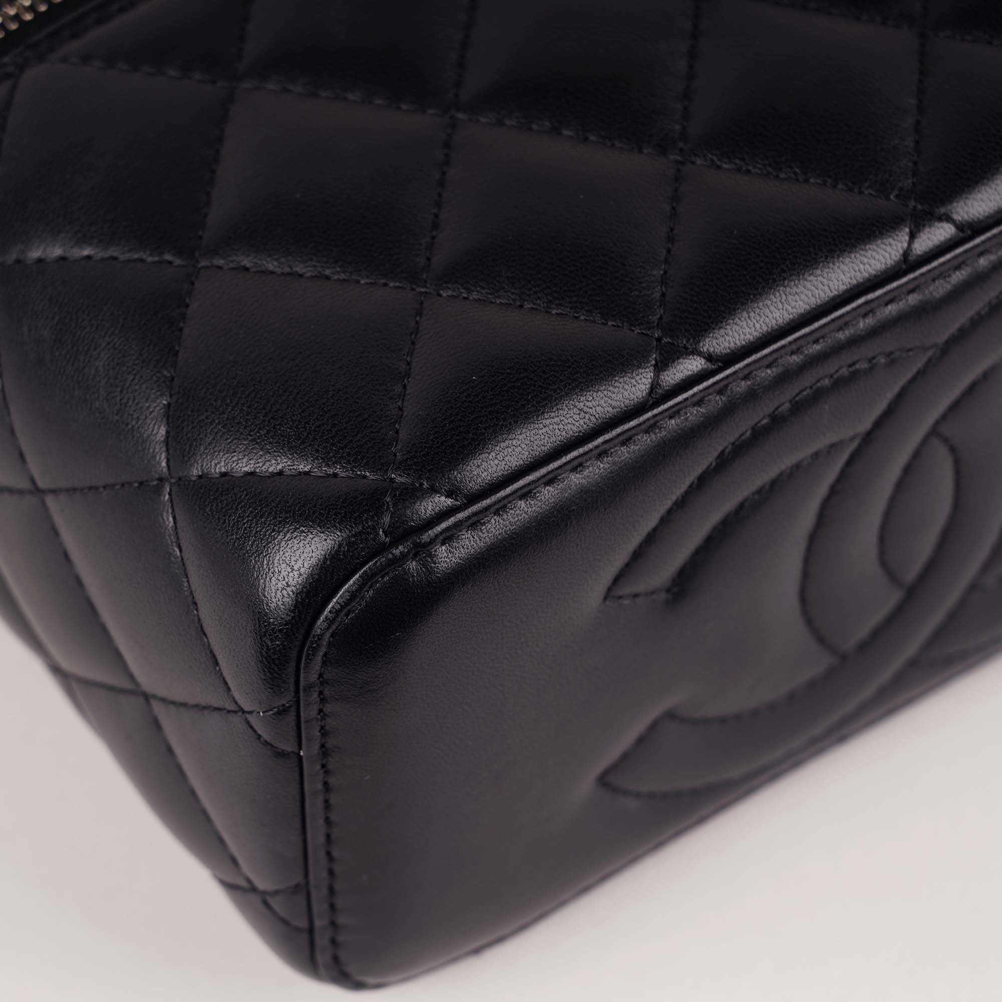 Small Vanity Top Handle - CHANEL - Affordable Luxury image