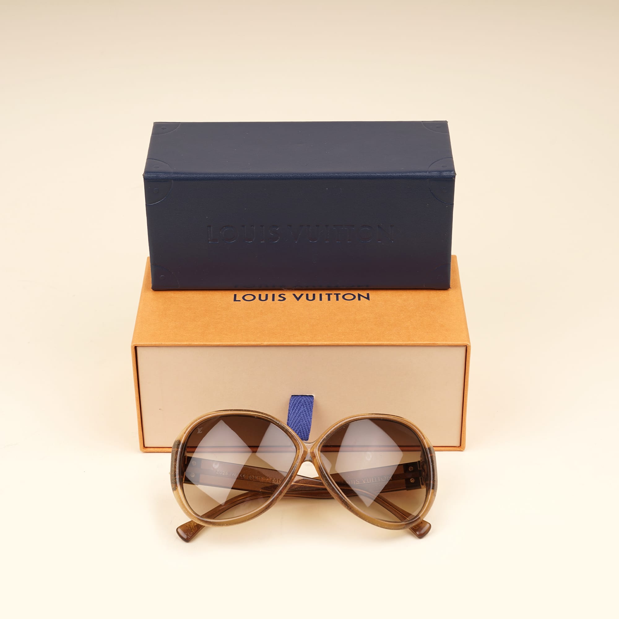 Soupcon Sunglasses - LOUIS VUITTON - Affordable Luxury image