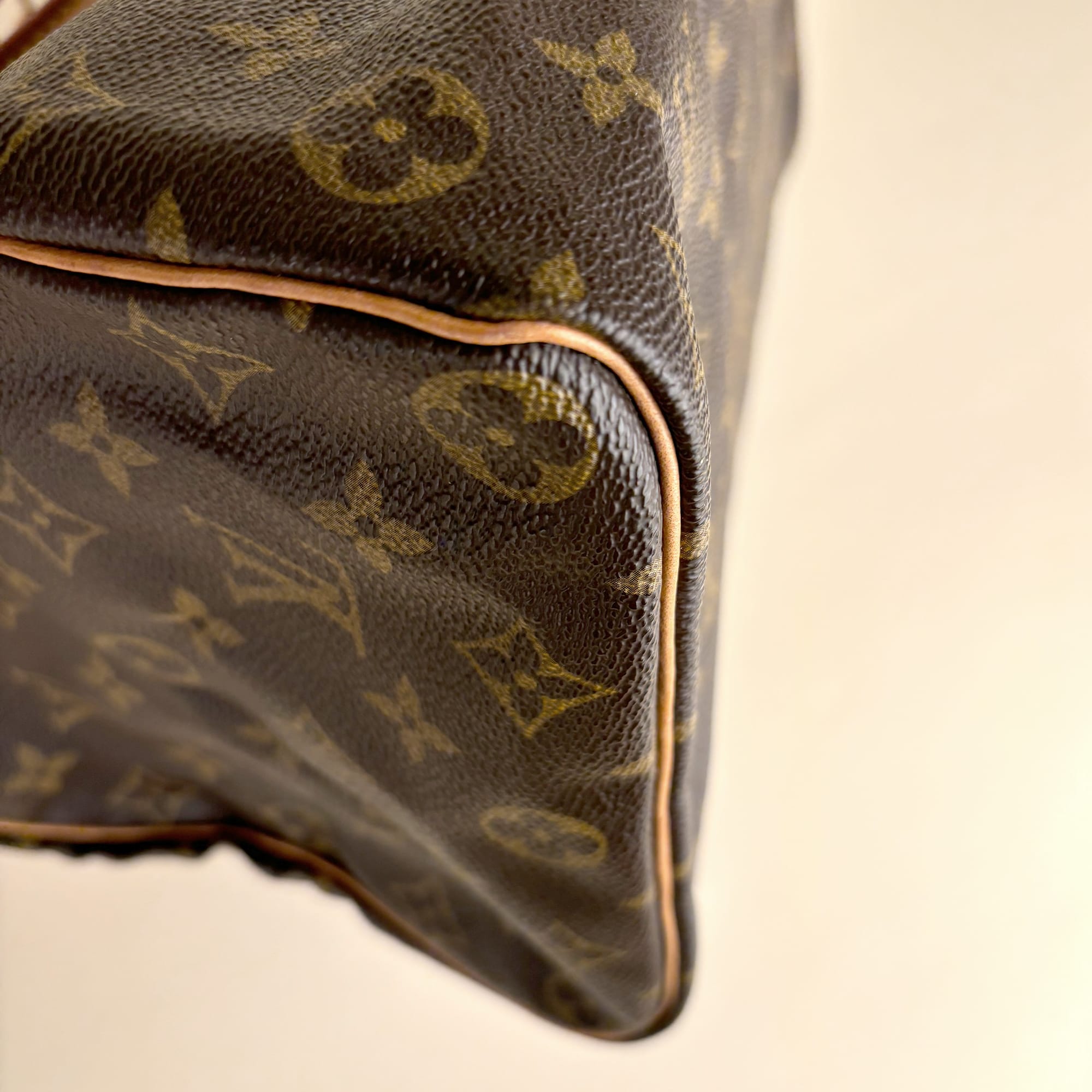 Speedy 30 Handbag - LOUIS VUITTON - Affordable Luxury image