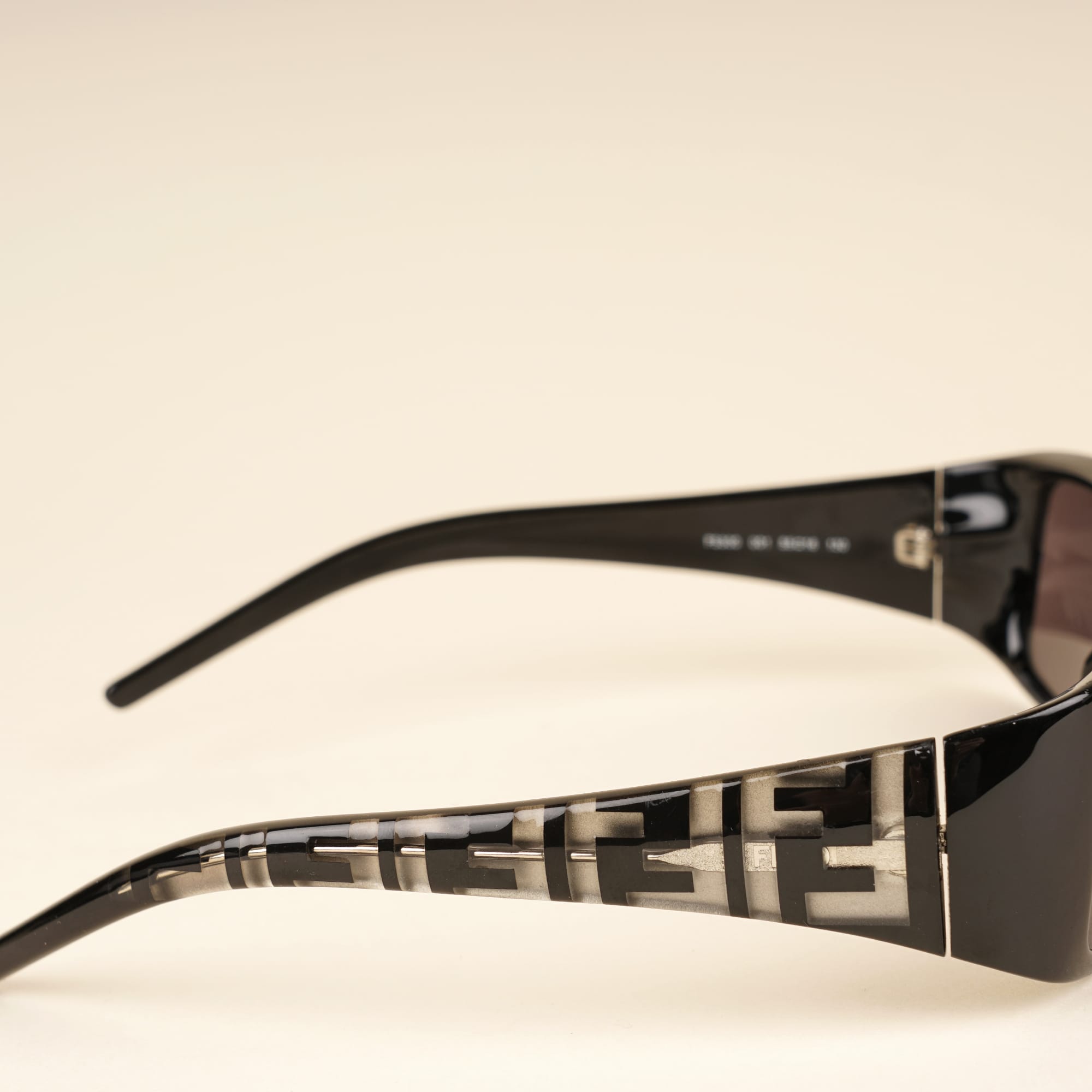 Square FF Sunglasses - FENDI - Affordable Luxury image