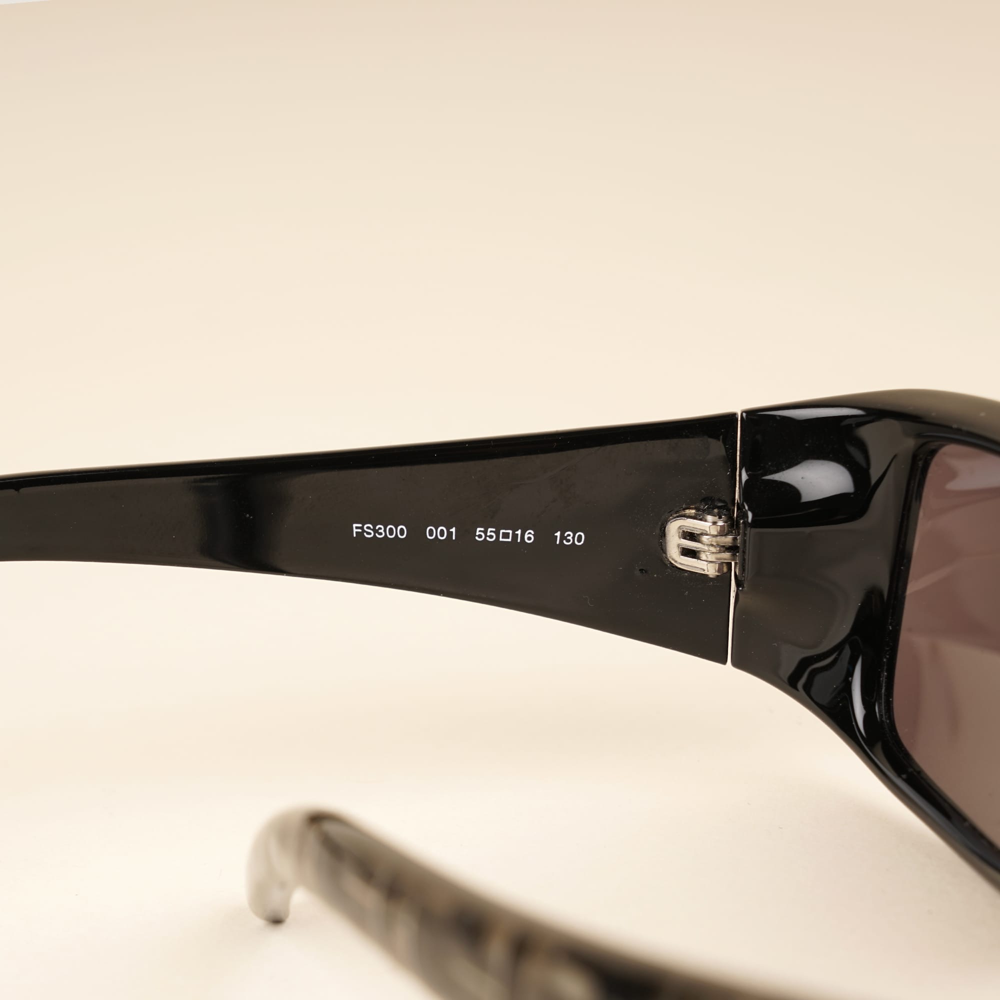 Square FF Sunglasses - FENDI - Affordable Luxury image