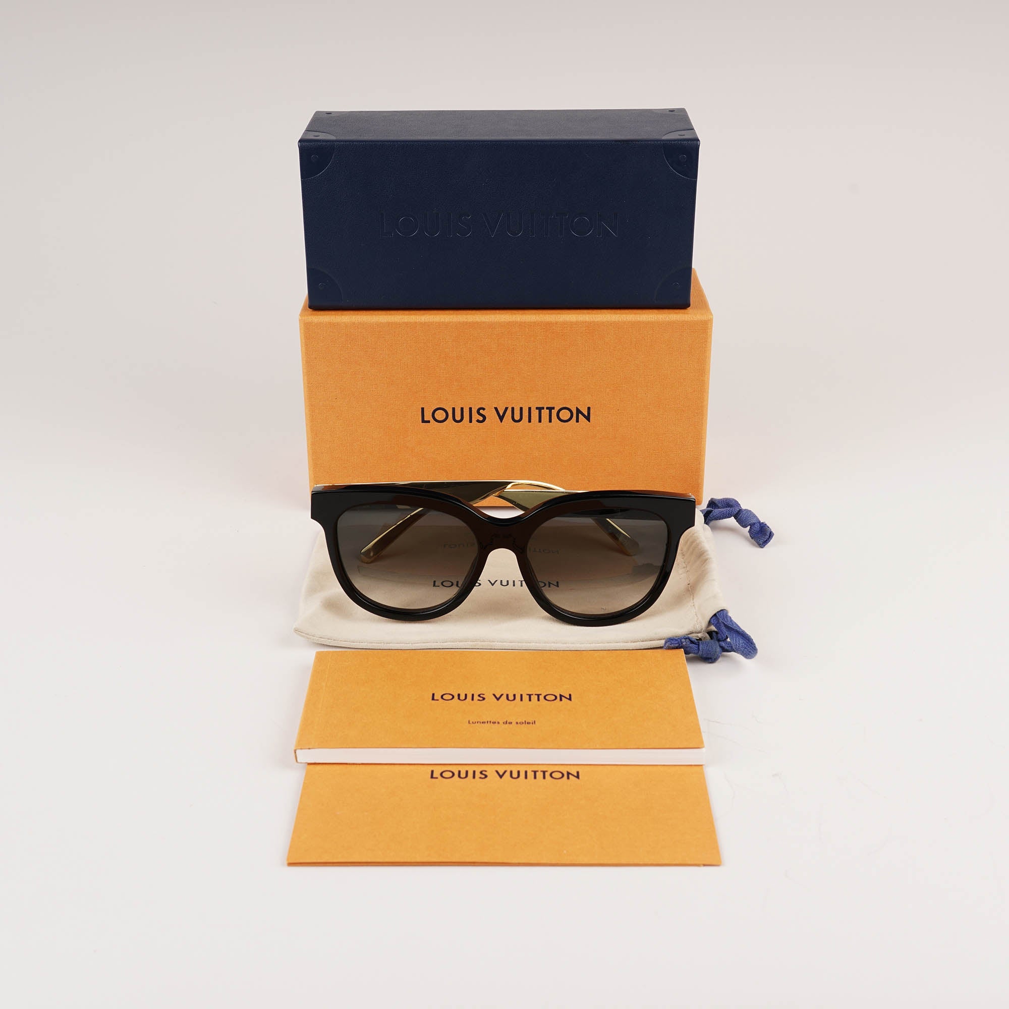 Sunglasses Black/Gold Monogram - LOUIS VUITTON - Affordable Luxury image