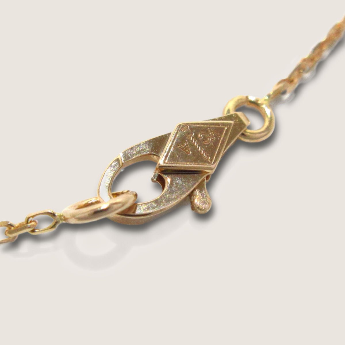 Sweet Alhambra Necklace - VAN CLEEF & ARPELS - Affordable Luxury image