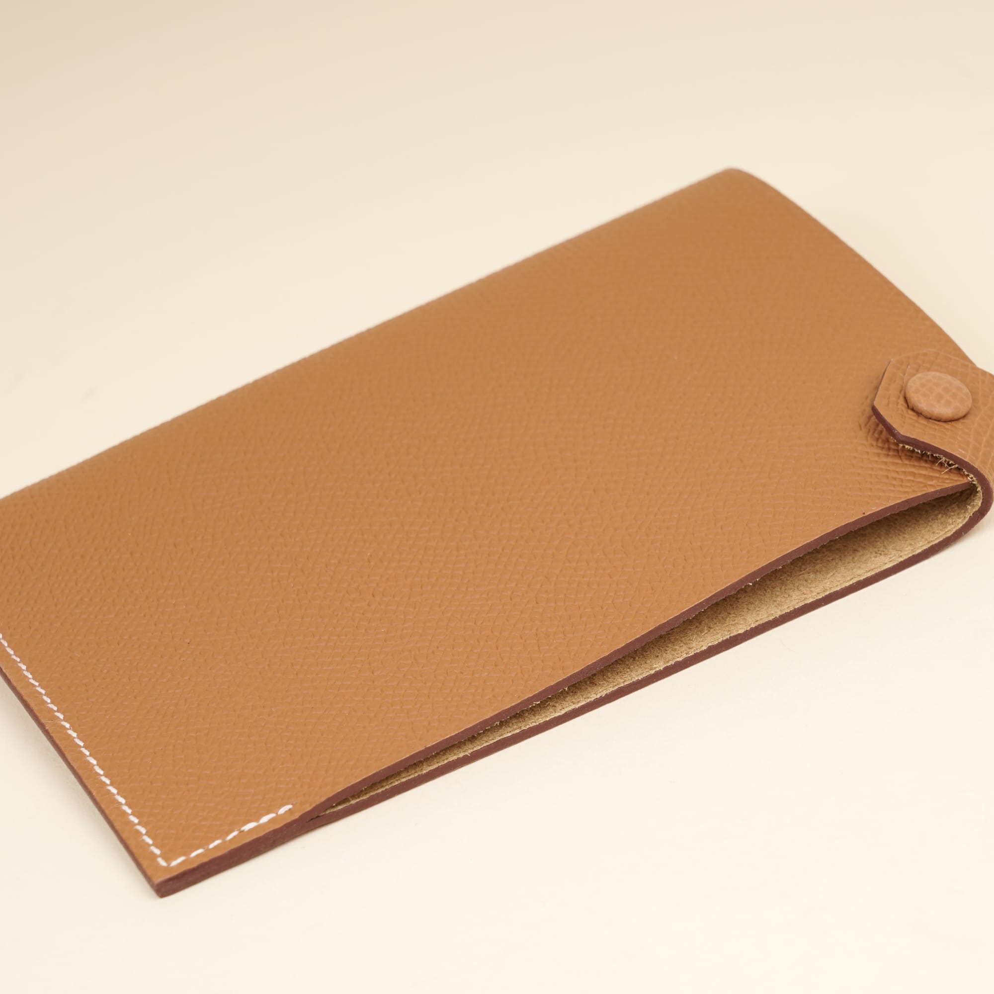 Tarmac Passport Cover PM - HERMÈS - Affordable Luxury image