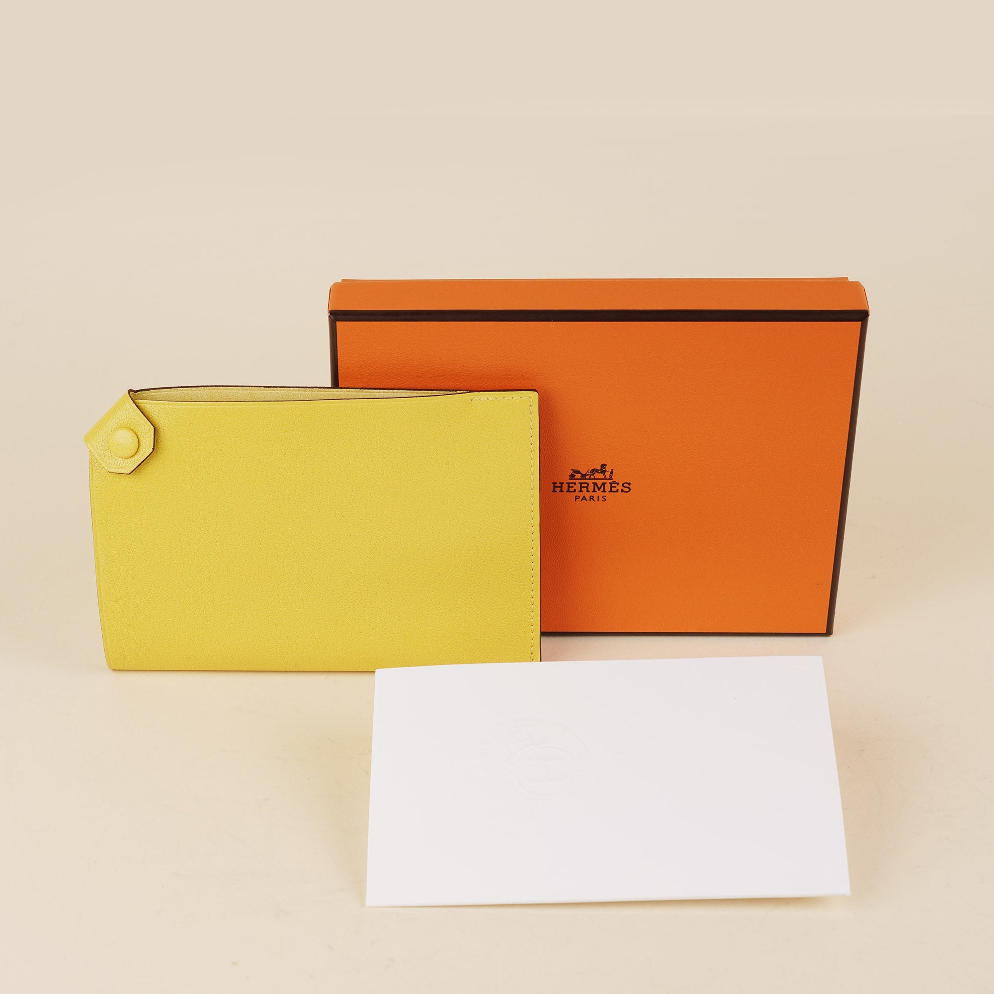 Tarmac PM Passport Cover - HERMÈS - Affordable Luxury image