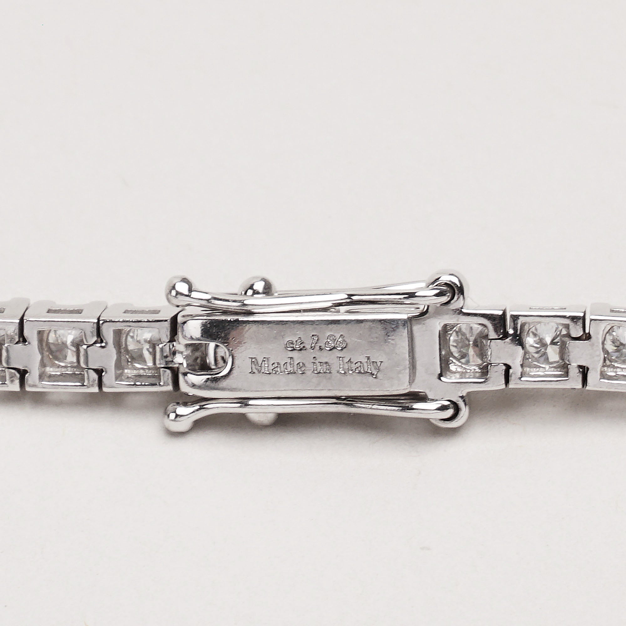 Tennis Bracelet 18k White Gold & 1,86ct Diamonds - ÖVRIGA MÄRKEN - Affordable Luxury image