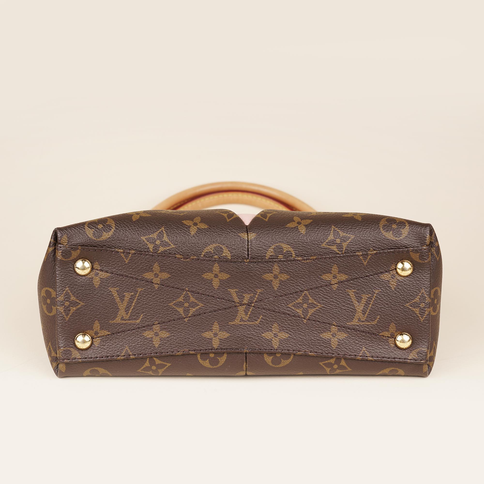 V Tote Bag BB - LOUIS VUITTON - Affordable Luxury image