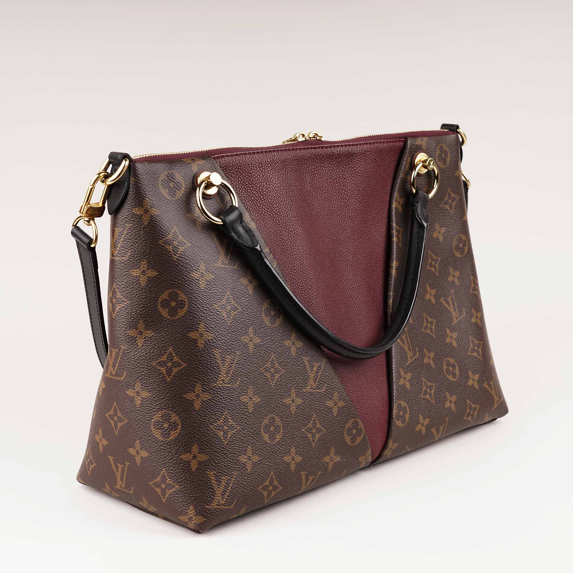 V Tote MM - LOUIS VUITTON - Affordable Luxury image