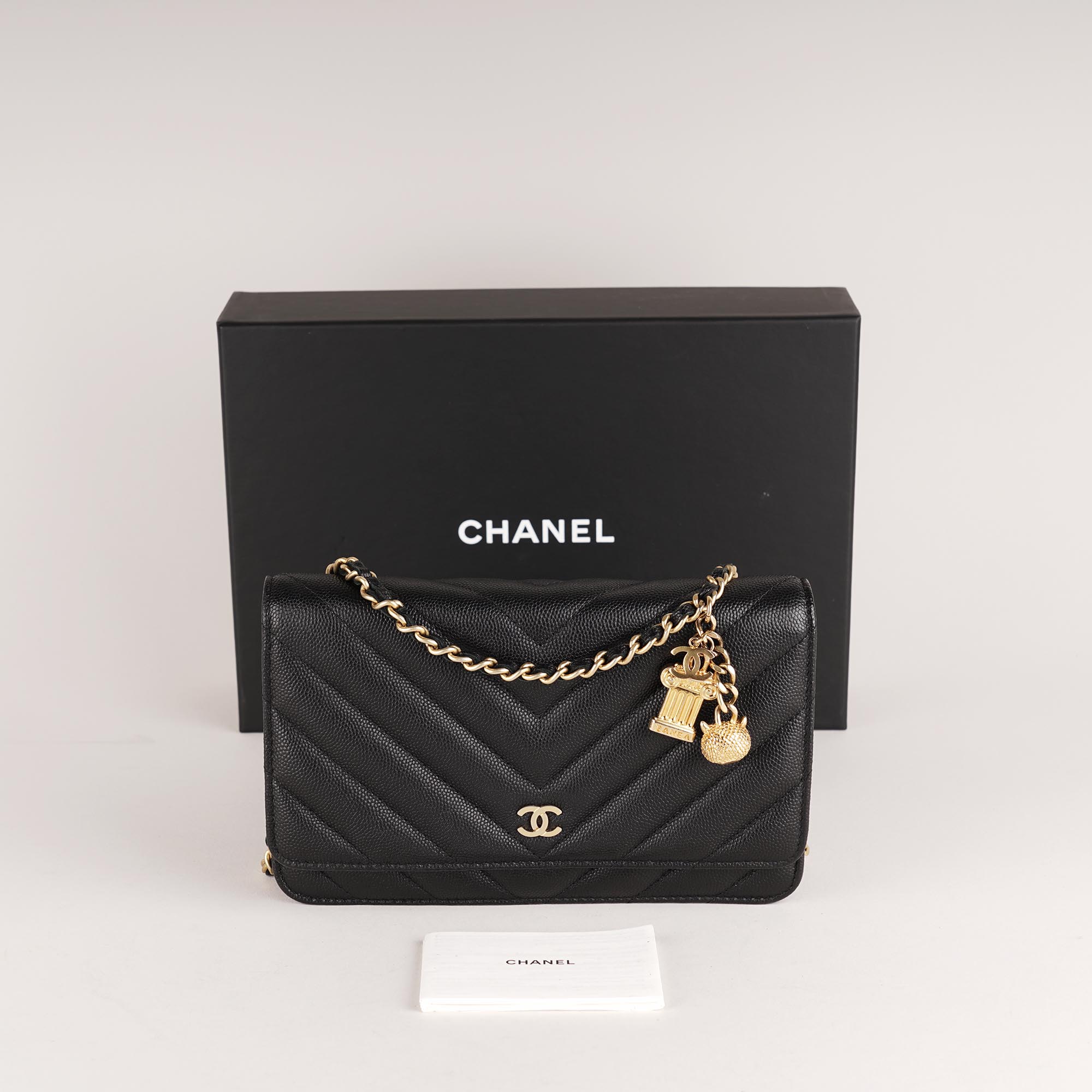 Wallet on Chain Chevron - CHANEL - Affordable Luxury image