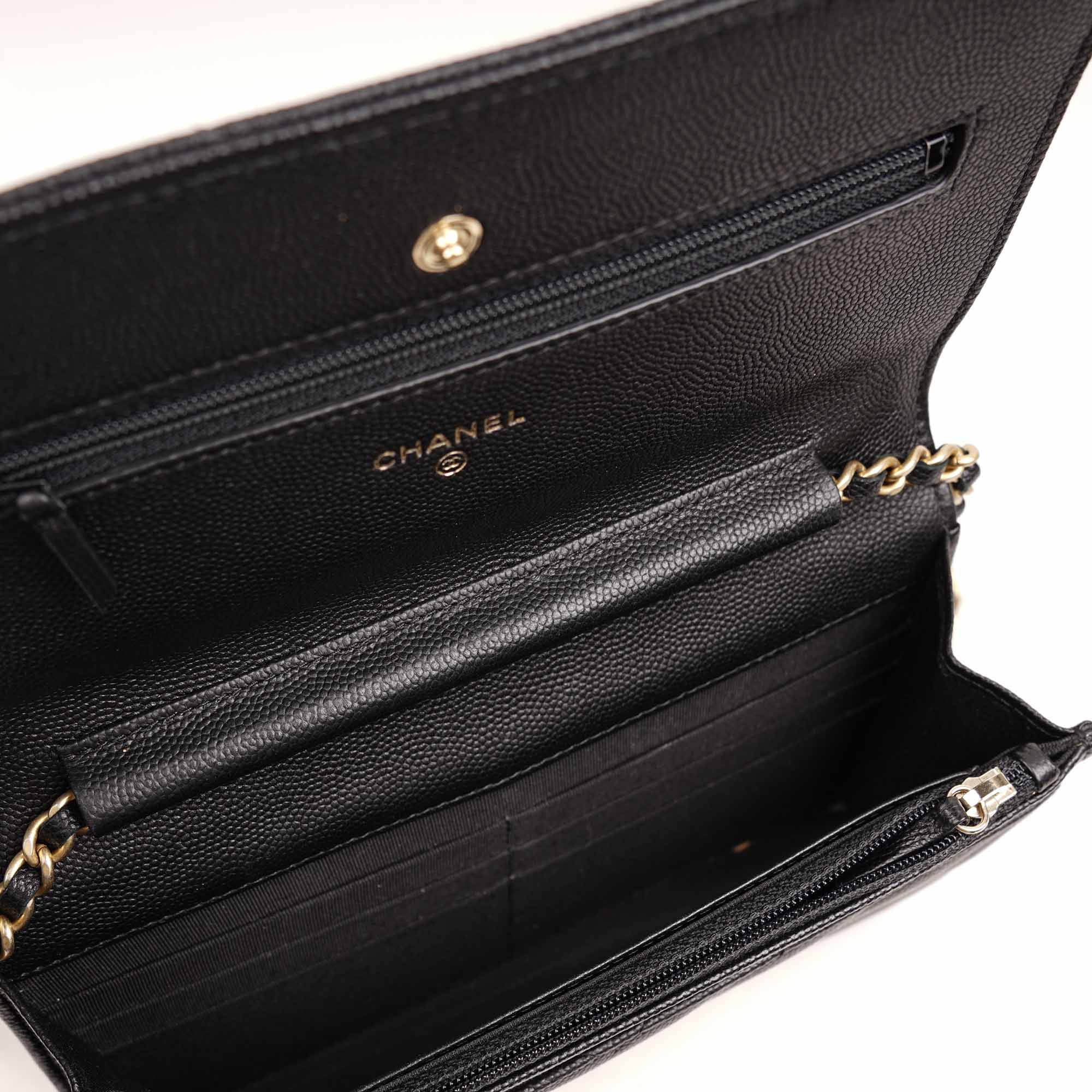 Wallet on Chain Chevron - CHANEL - Affordable Luxury image