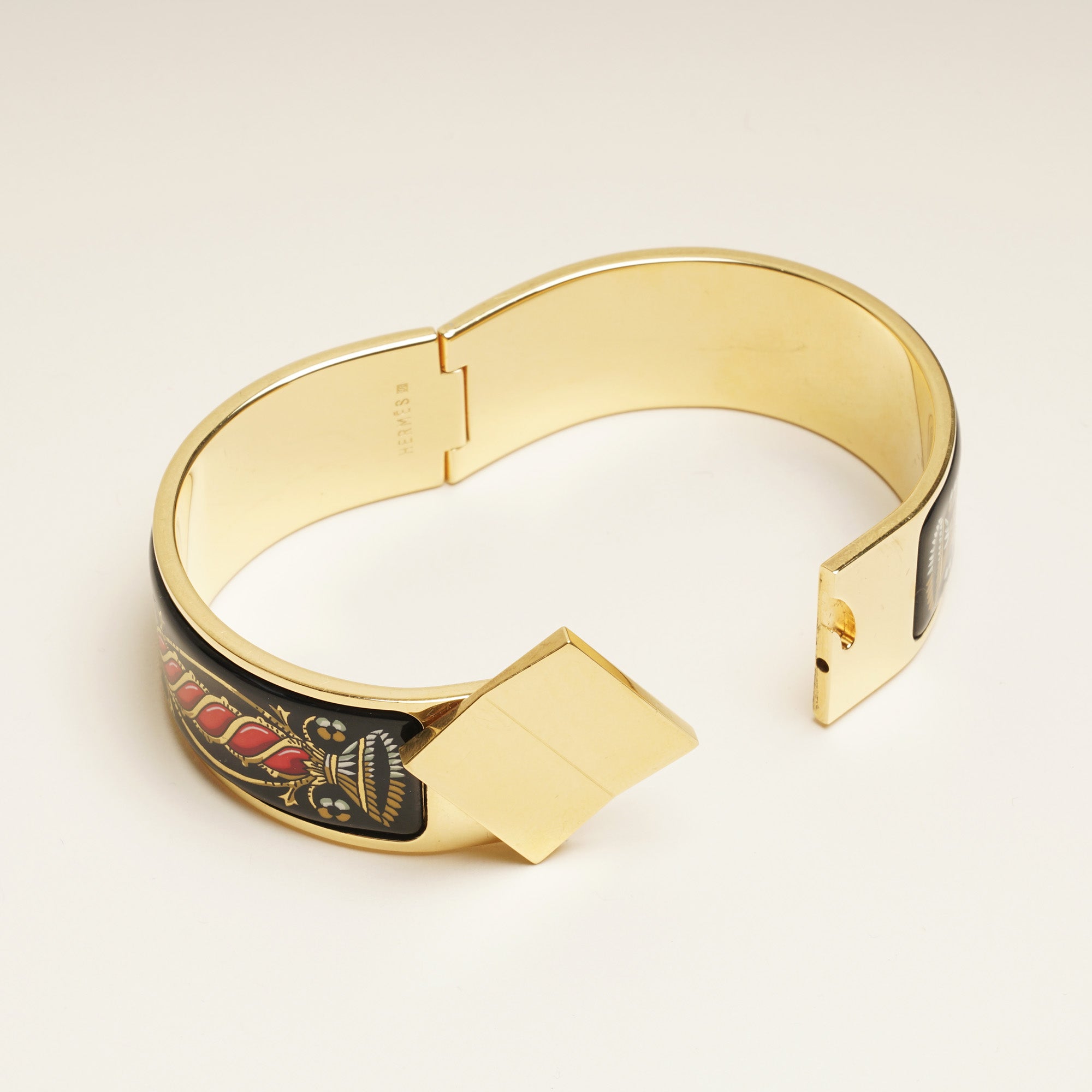 Wide Bangle - HERMÈS - Affordable Luxury image