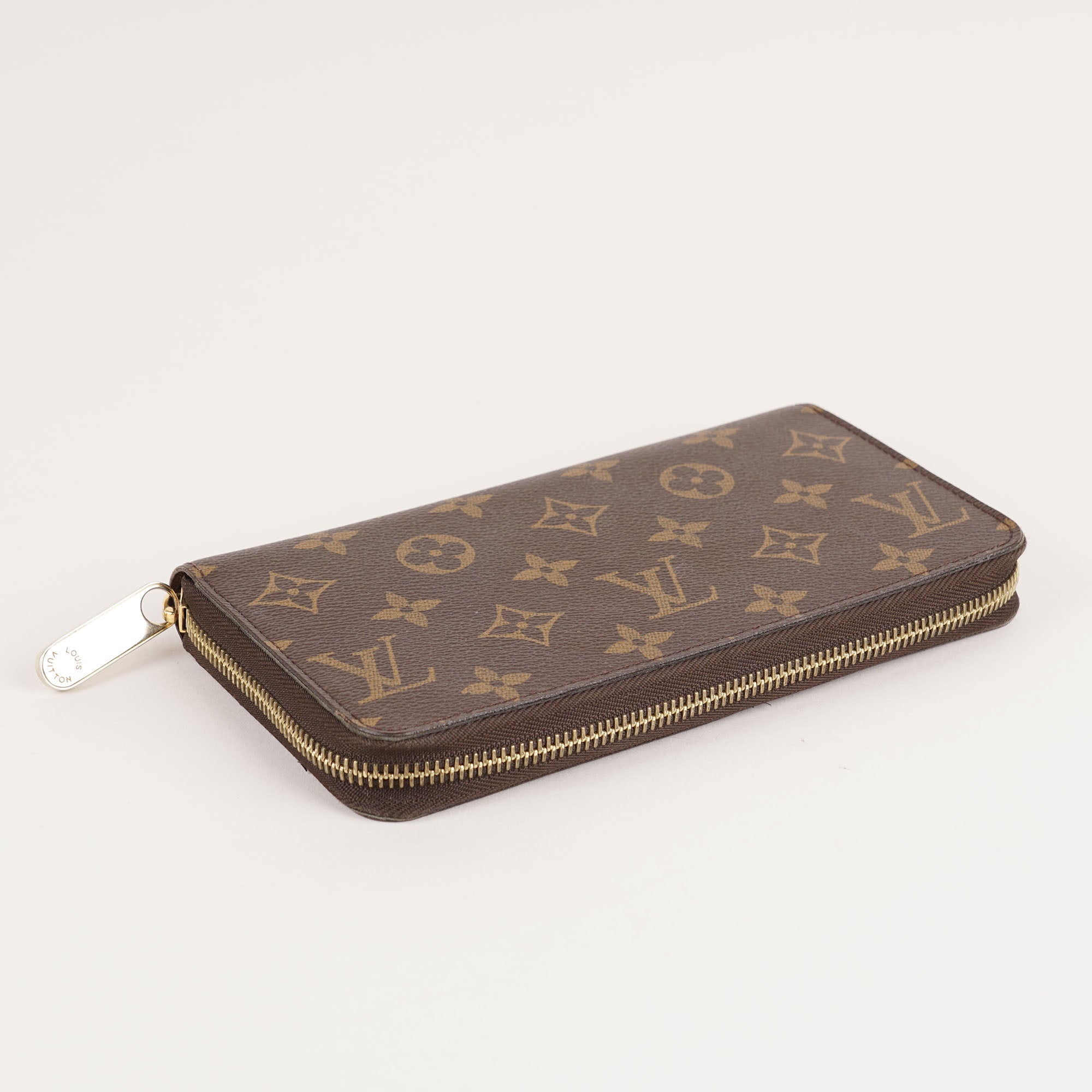 Zippy Wallet MM - LOUIS VUITTON - Affordable Luxury image