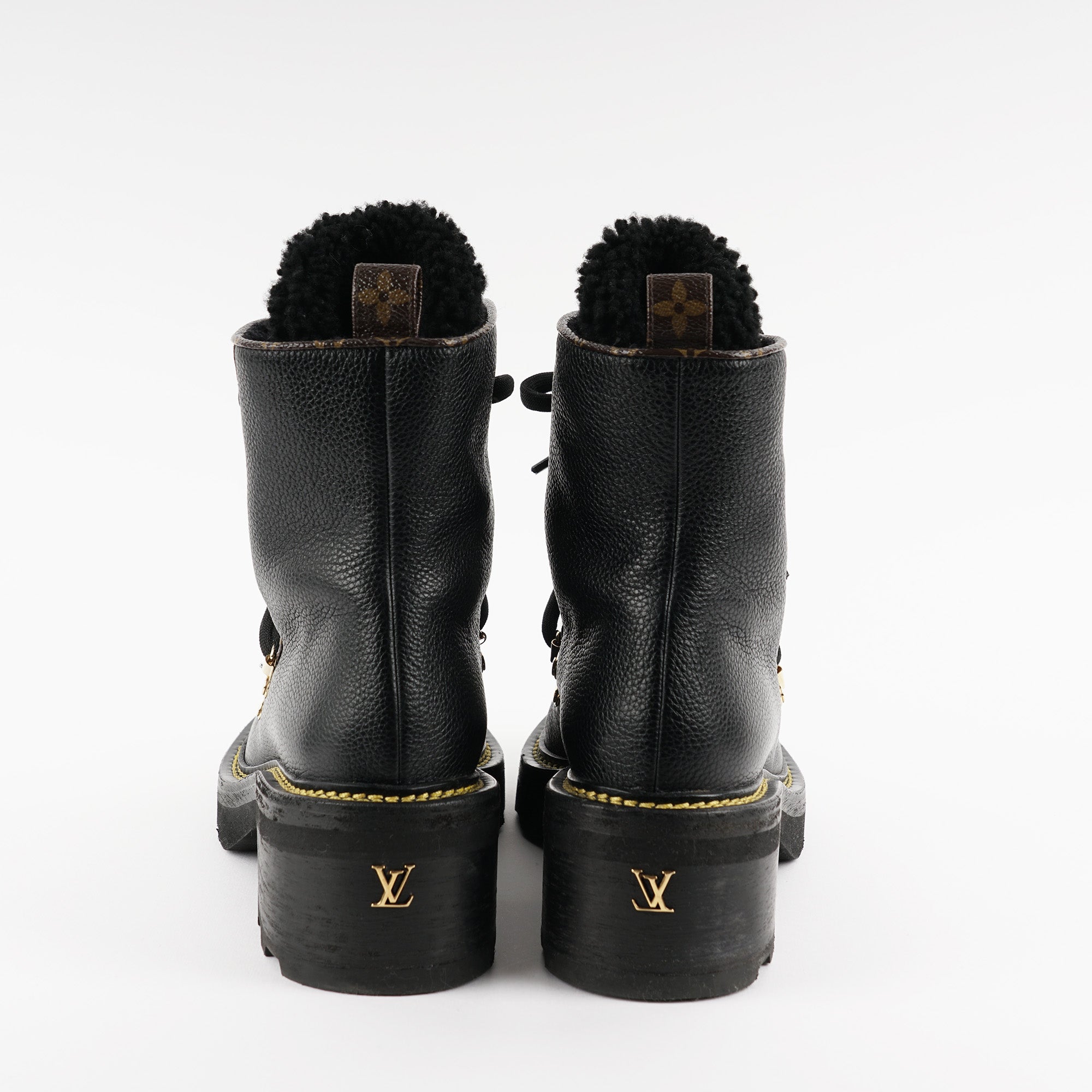 Louis vuitton boots with 2025 fur