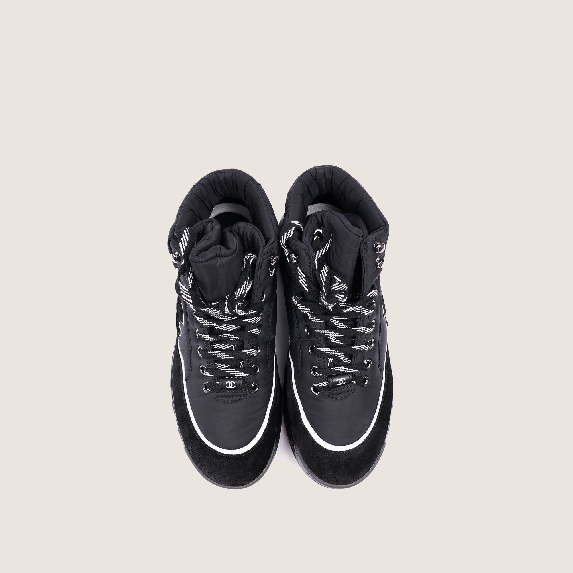 CC Sneakers, 39 - CHANEL - Affordable Luxury