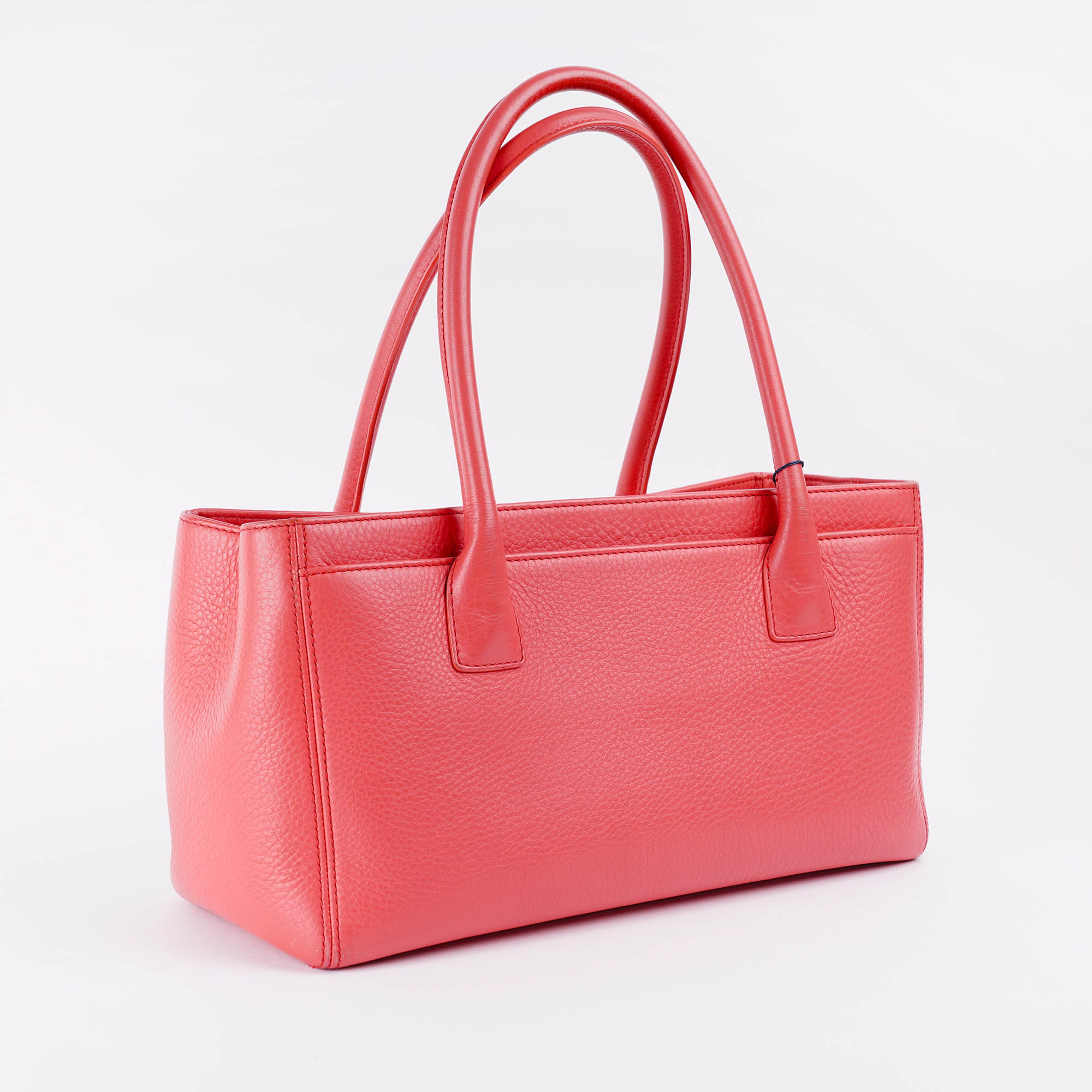 Executive Cerf Tote - CHANEL - Affordable Luxury image