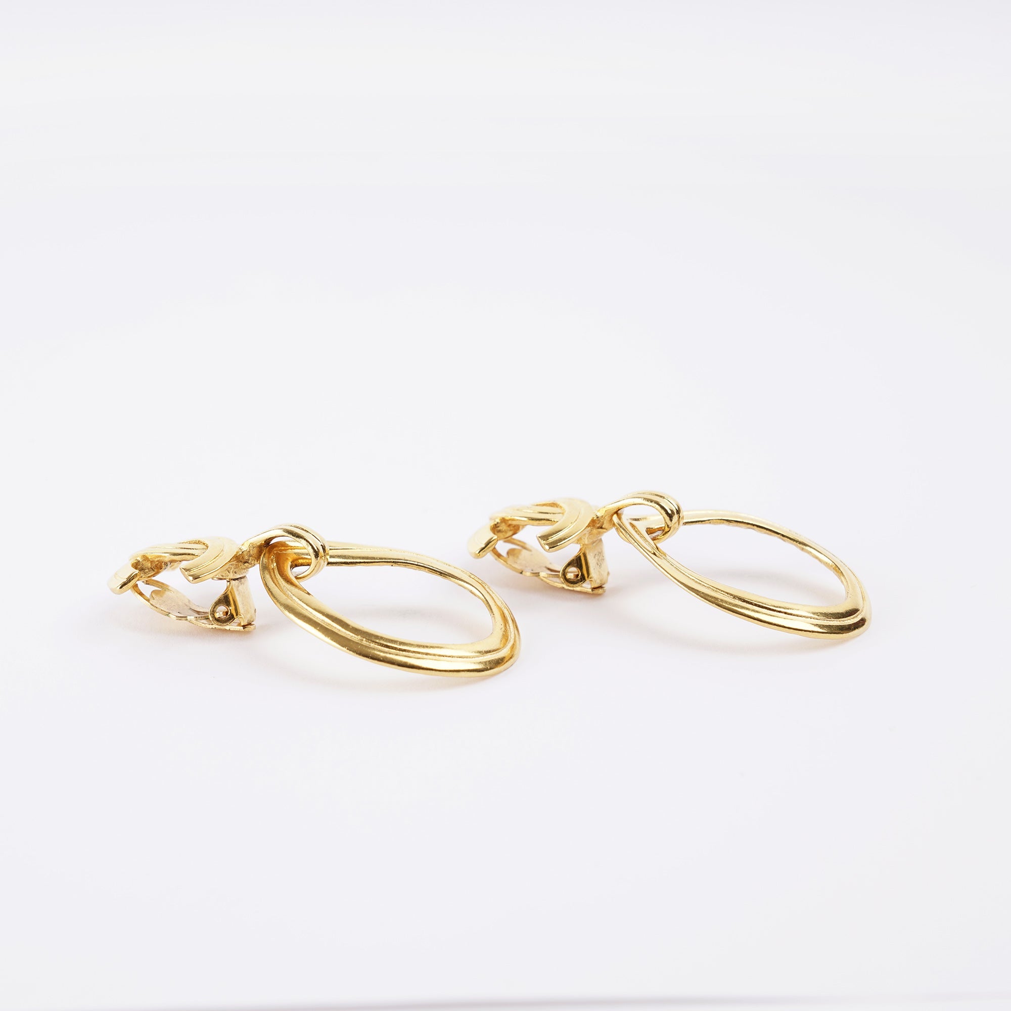 Large Vintage CC Clips Earrings - CHANEL - Affordable Luxury image