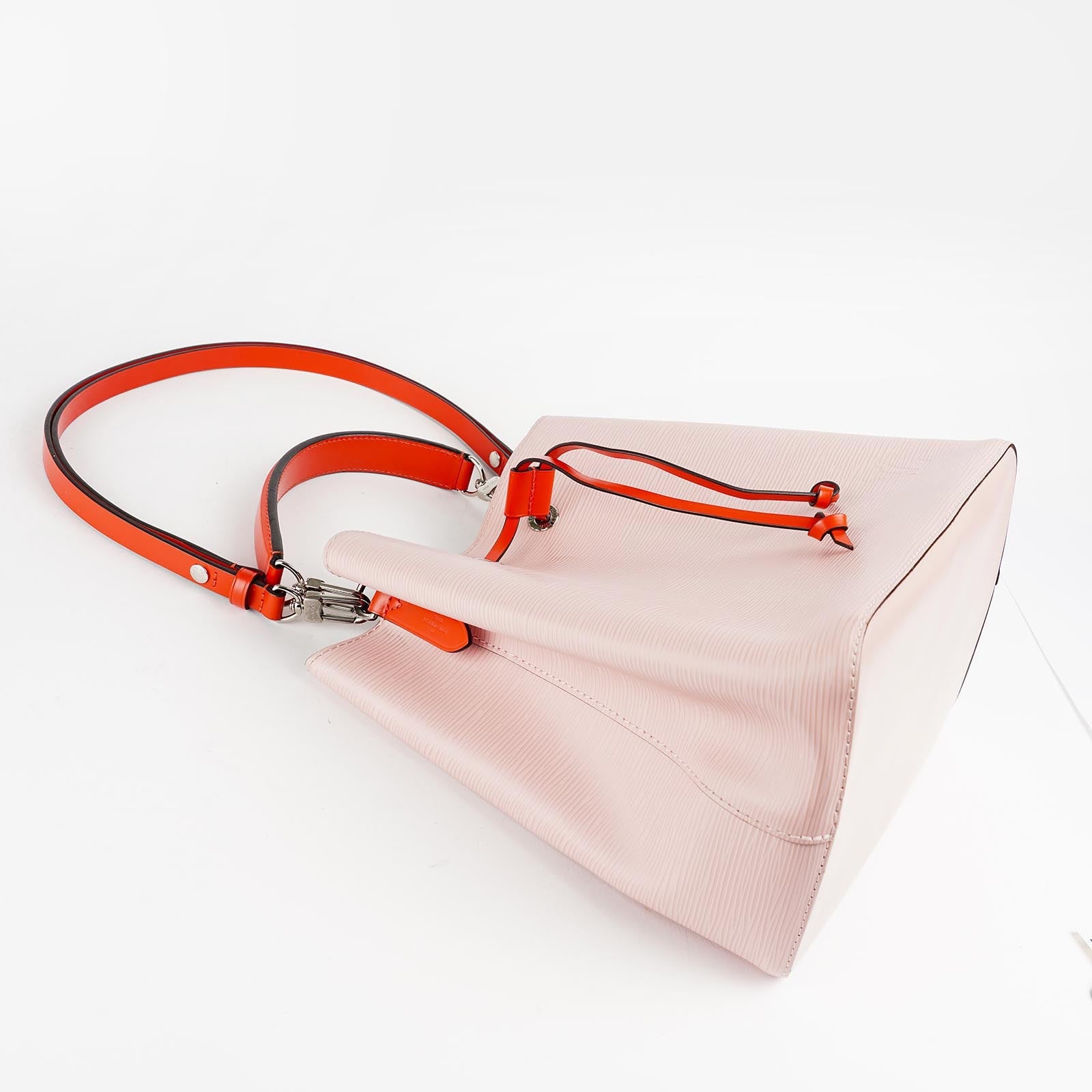NeoNoé MM Shoulder Bag - LOUIS VUITTON - Affordable Luxury image