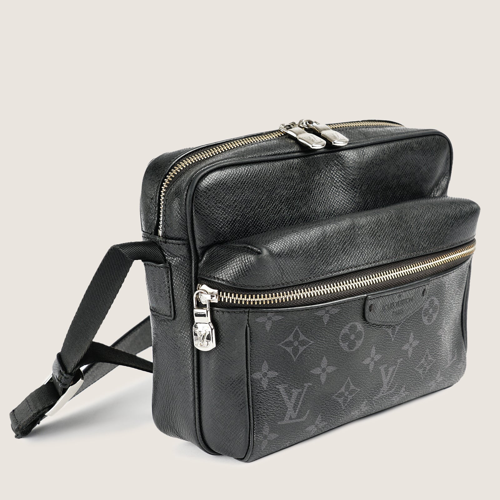 Outdoor Messenger - LOUIS VUITTON - Affordable Luxury