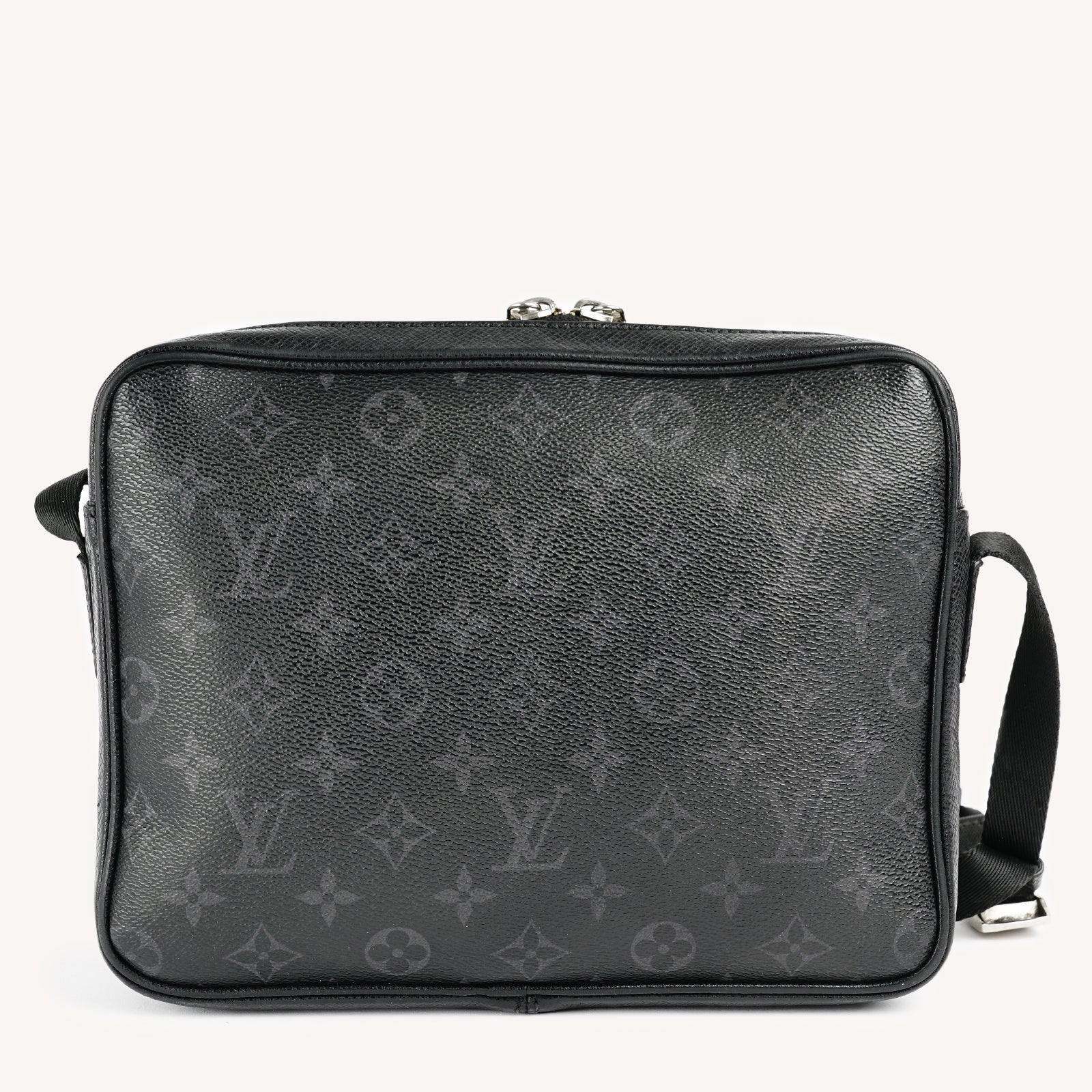 Outdoor Messenger - LOUIS VUITTON - Affordable Luxury image