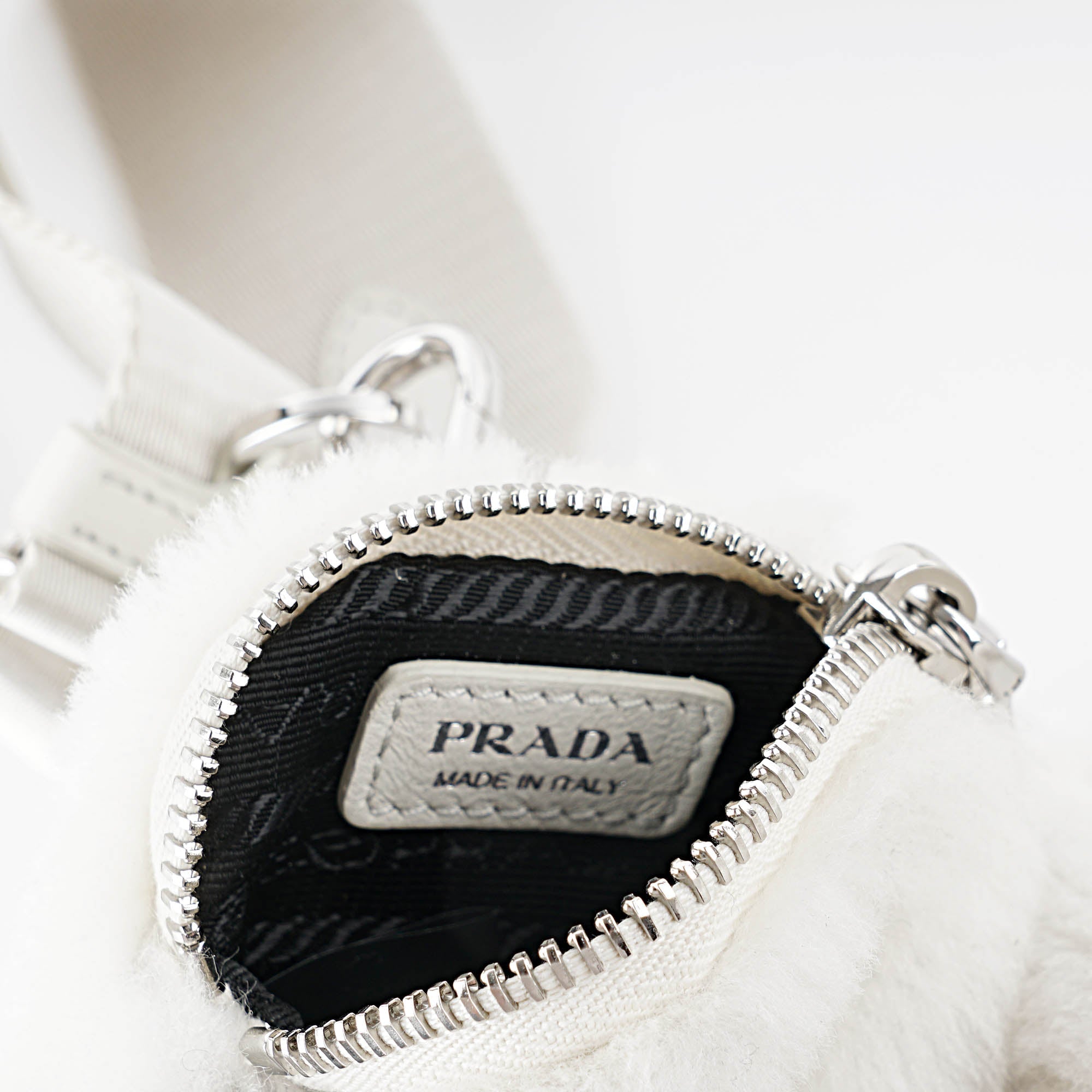 Re-Edition 2005 Bag - PRADA - Affordable Luxury image