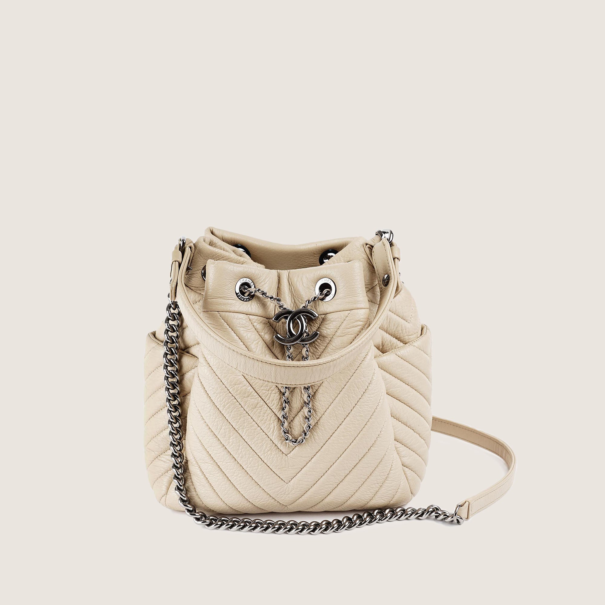 Sac Cordon Bucket Bag - CHANEL - Affordable Luxury
