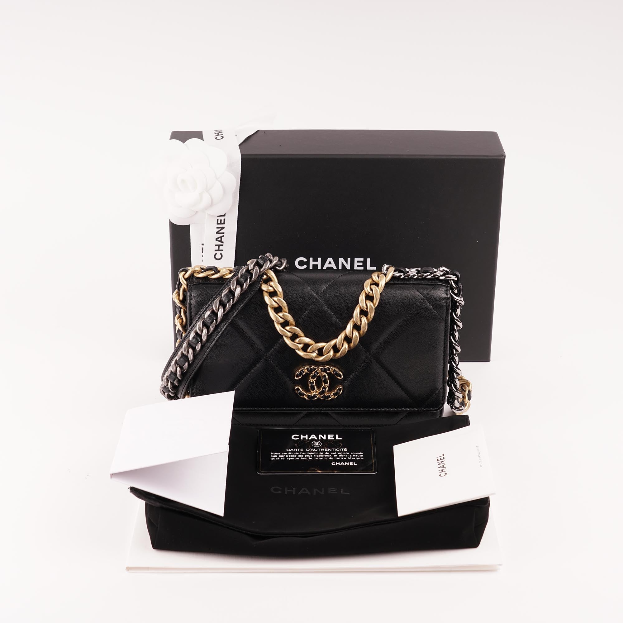Wallet On Chain 19 - CHANEL - Affordable Luxury image